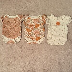 Set of 3 Rabbit + Bear bodysuits 0-3 months- Organic Cotton